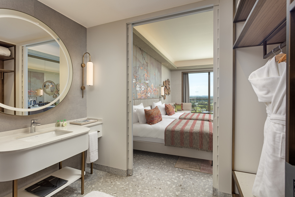 08-Superior Room