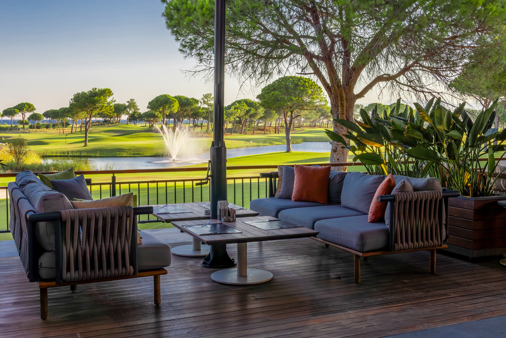 GOLF CLUB TERRACE