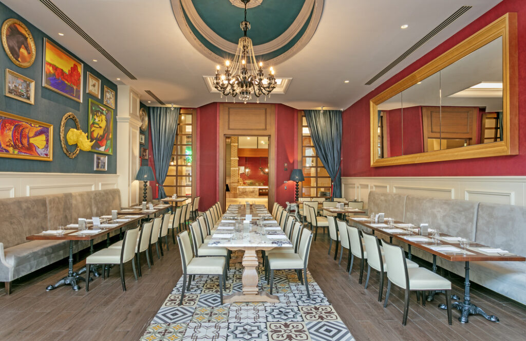 06-Main Restaurant