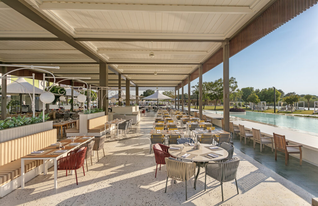 08-Main Restaurant Terrace