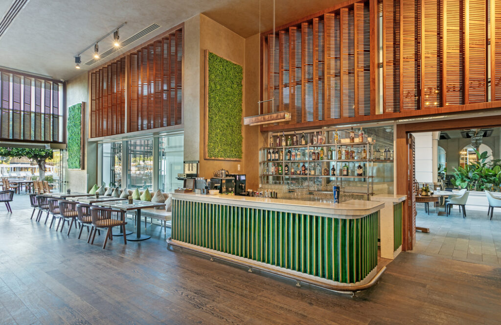09-Atrium 7-24 Bistro