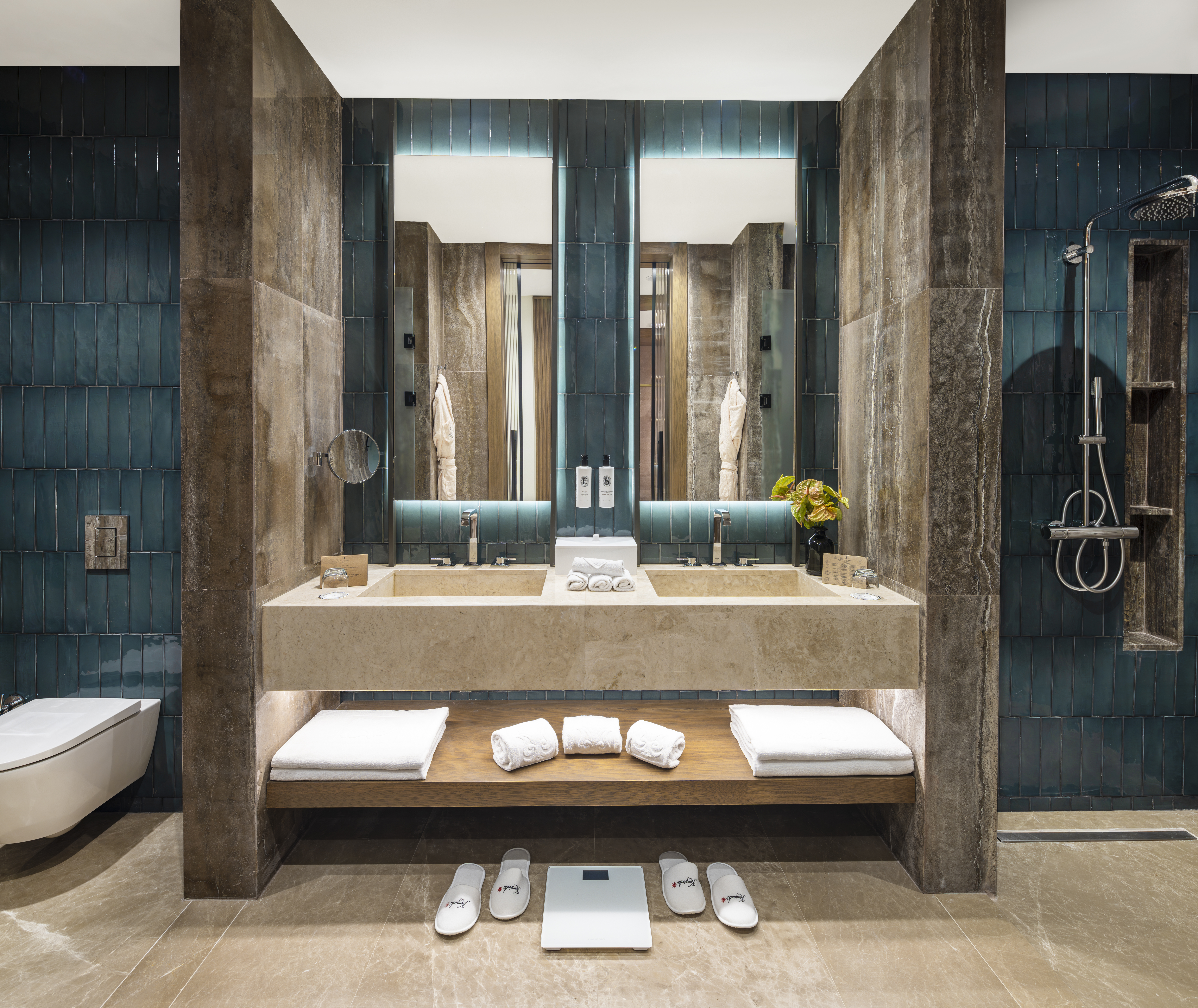 21 Lagoon Suites_BathrooM