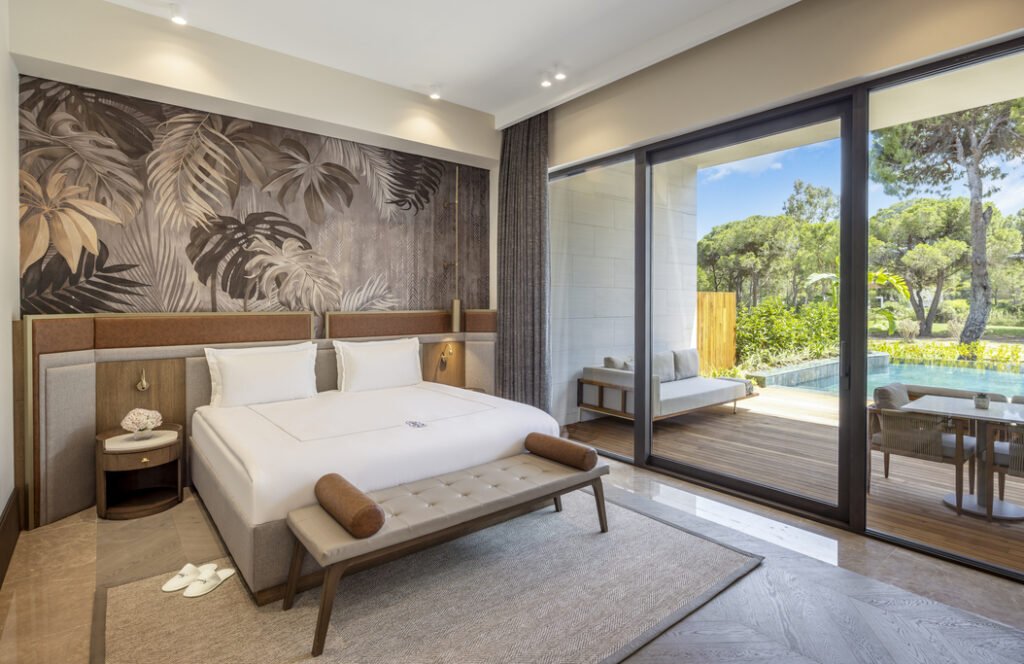 22 Lagoon Golf Suite Bedroom_2