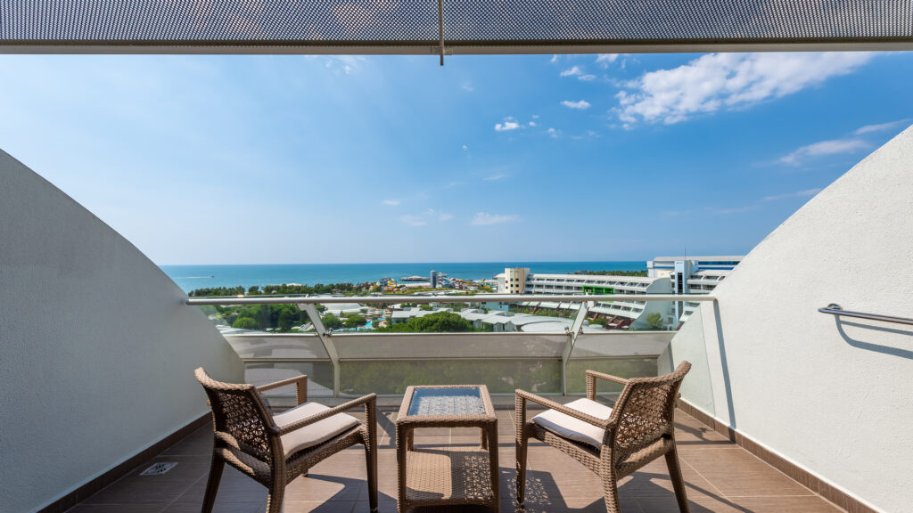 CORNELIA DIAMOND BLUE SUITE BALCONY