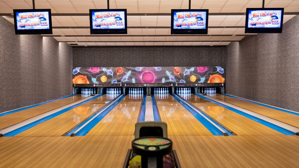 Gloria_Golf_Game_Center_02