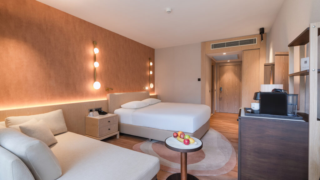 Gloria_Golf_Main_Building_Standard Room_(French)_01