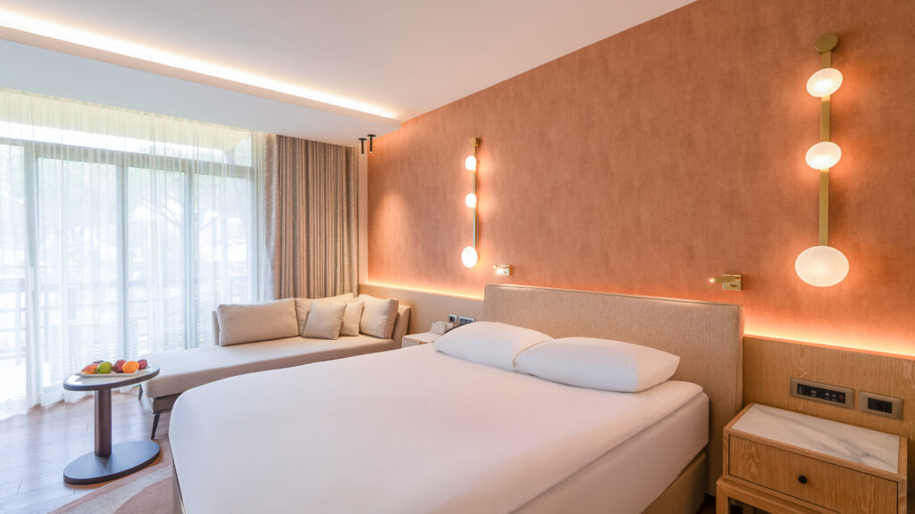 Gloria_Golf_Main_Building_Standard Room_(French)_02